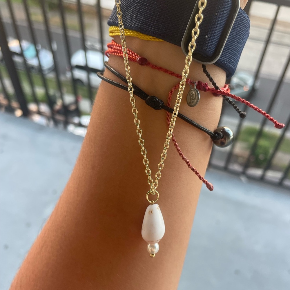 Hand-made shell necklace - Picture 2 of 2